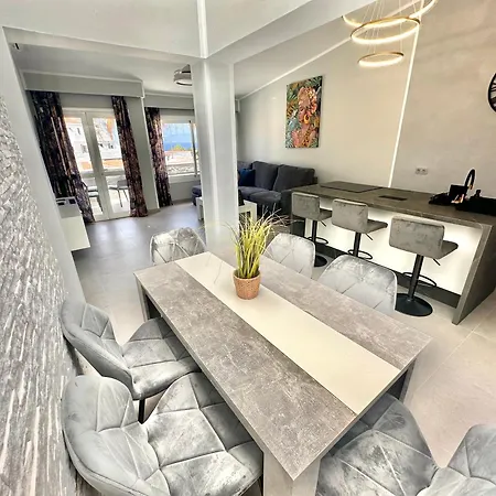 Luxury Renevapartment Island Village *